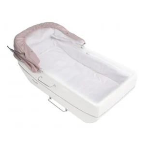 Poussette rétro Renee 3 en 1 avec nacelle confortable, grandes roues et design vintage. Fabrication européenne. Disponible sur Le Coin de Lara.