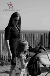 poussette classique achat en ligne en similicuir Renée roues gonflables couleur bleu marine et blanc