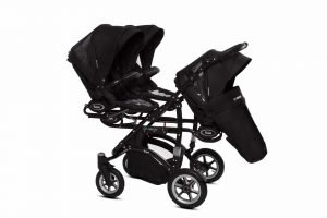 Poussette TRIPPY à trois sièges, structure robuste et harnais 5 points, adaptée pour triplés ou enfants d’âge proche, sièges inclinables et canopy individuel