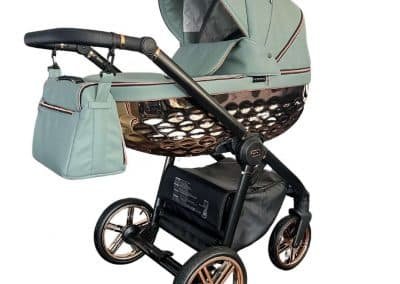 Poussette urbaine trio 3-en-1 avec nacelle 3D et siège réversible – Design exclusif fabriqué en Europe. Finitions en aluminium brossé et tissu respirant, compatible naissance à 4 ans