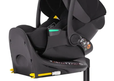 Installation du cosy Vega Lite avec base isofix dans voiture